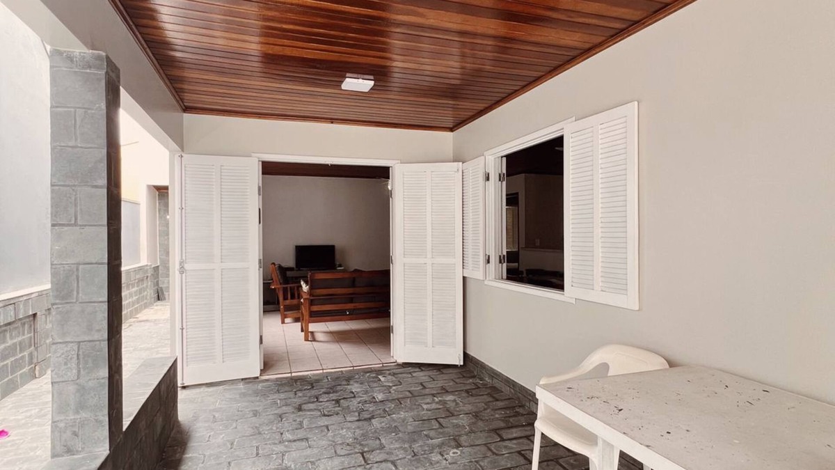 Alexandra House | House with pool 50m from the sea
