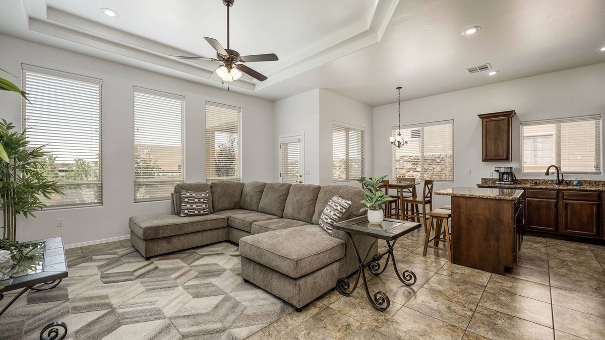 Las Cruces House | House with Community Pool and Putting Green