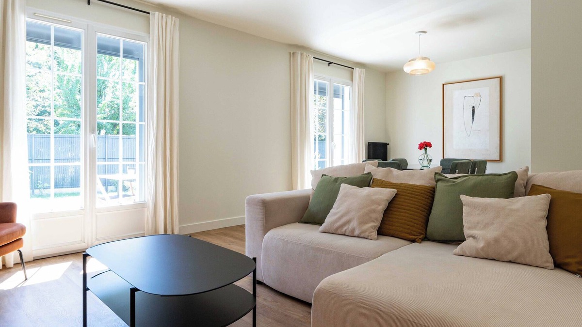 Mareuil-sur-Ay House | House with enclosed canal-side garden. Pets welcome!