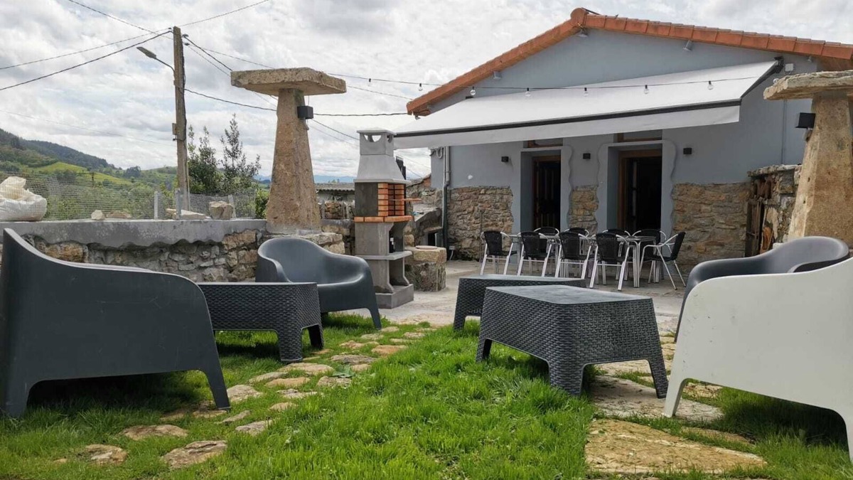 Llamero Cottage | House with enclosed porch (ideal for pets), barbecue, ping pong table. VV 2047 AS