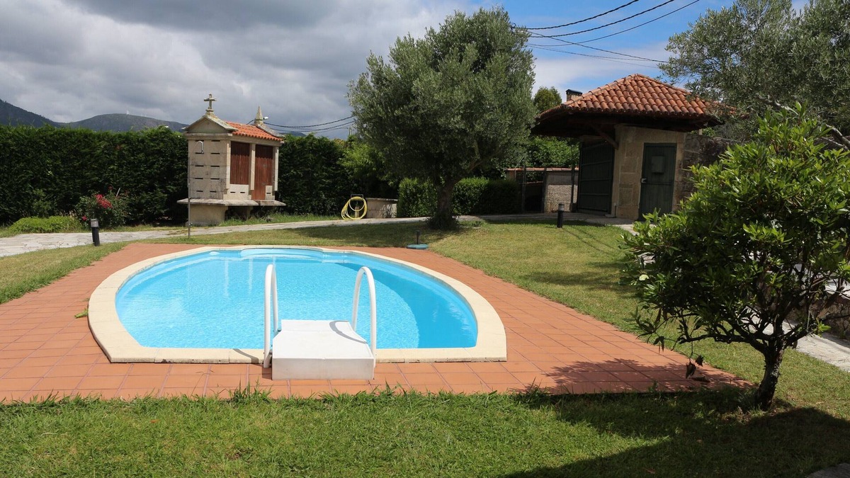 Puebla del Caraminal House | House with pool and private garden, near Cabio beach