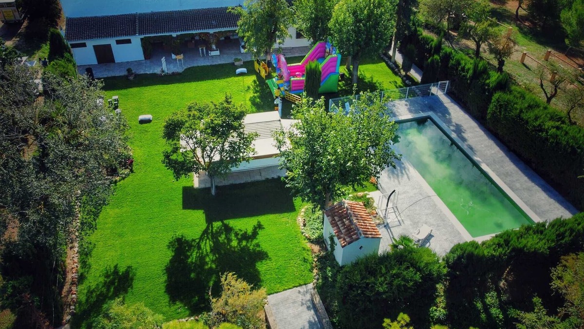 Horcajo de Santiago House | House with pool in the countryside, ideal for groups of family or friends, isolated.