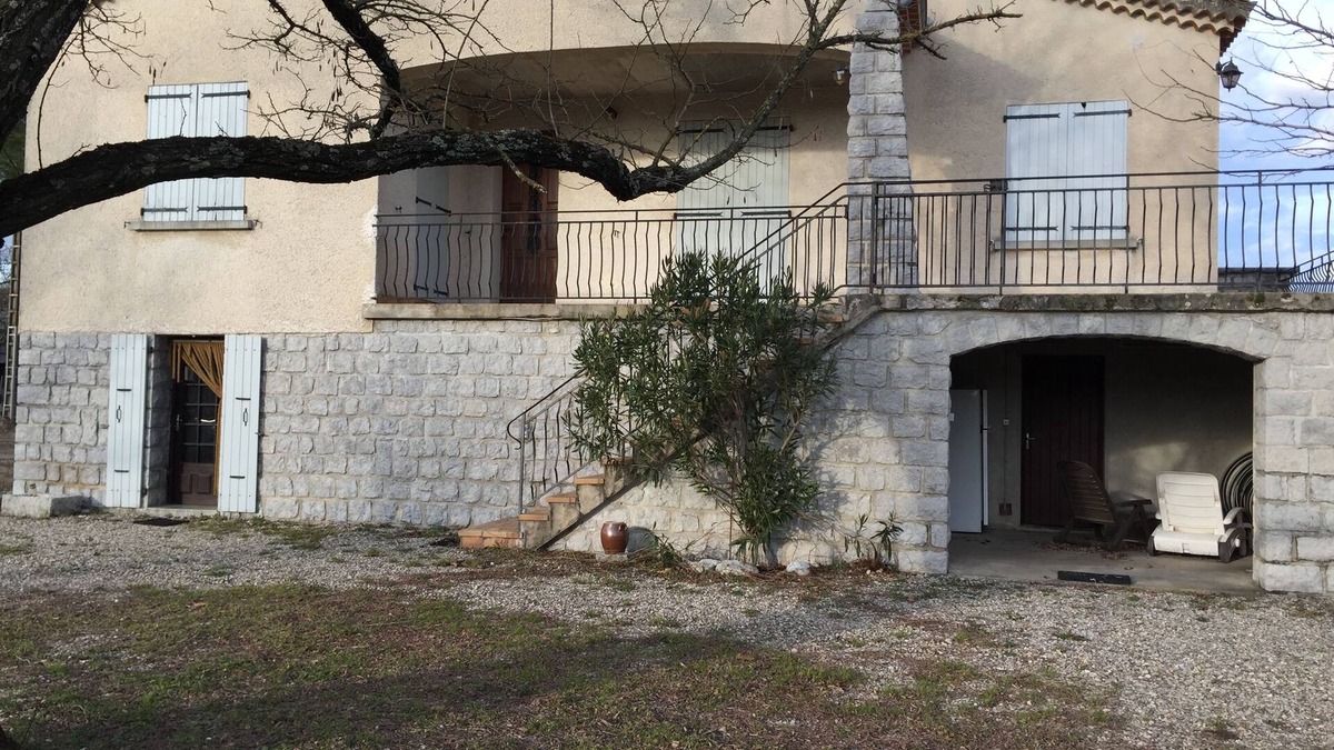 Casteljau House | House with large garden, sleeps 6, on a river, fully equipped