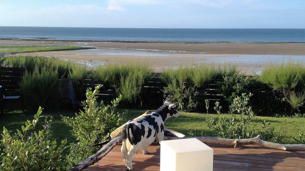 Saint-Regnobert-de-la-Cote-de-Nacre House | House with terraces and unobstructed view of the beach with direct access