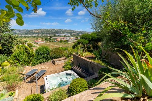 Montaleigne House | House with garden in Saint-Laurent-du-Var