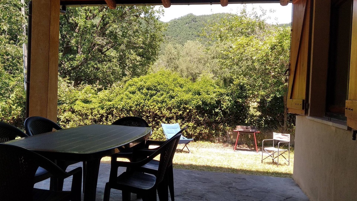 Torricella Sicura Villa | House with garden on the Laga Mountains, near forest, river, mountain trails