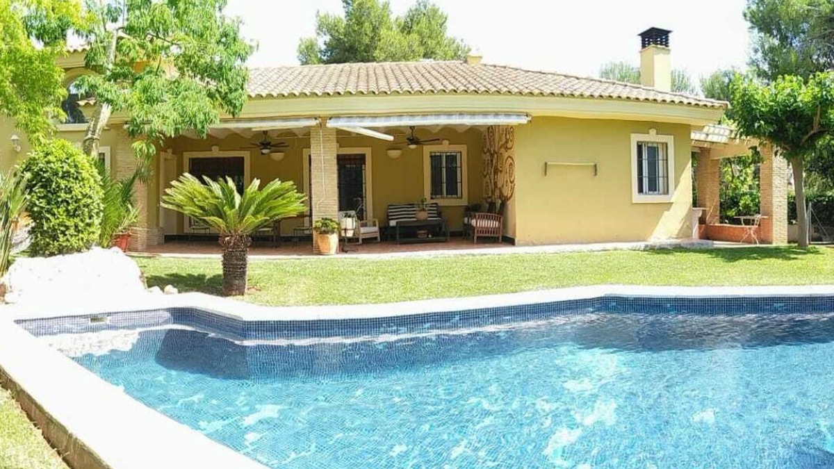 Colinas de San Antonio Villa | House with garden and private pool