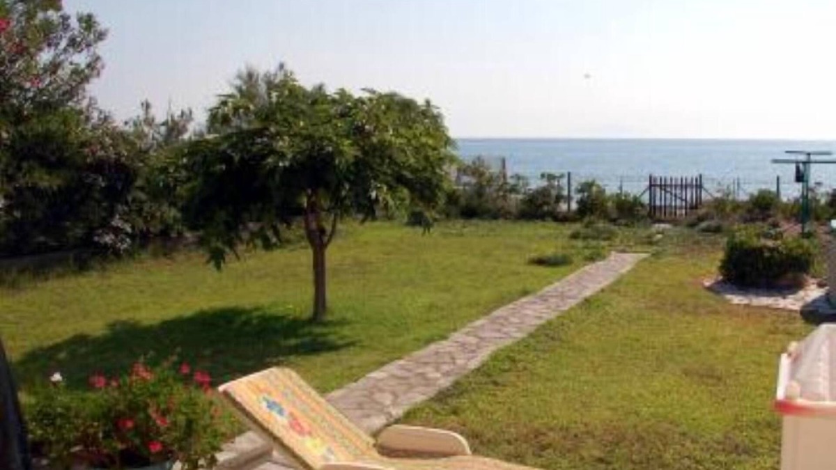 La Marana House | House with garden and direct access to the beach