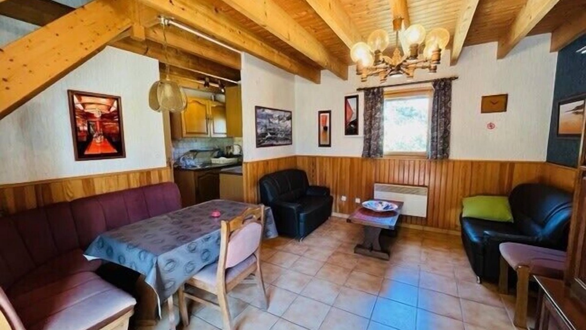 Penvins House | House with garden close to the sea
