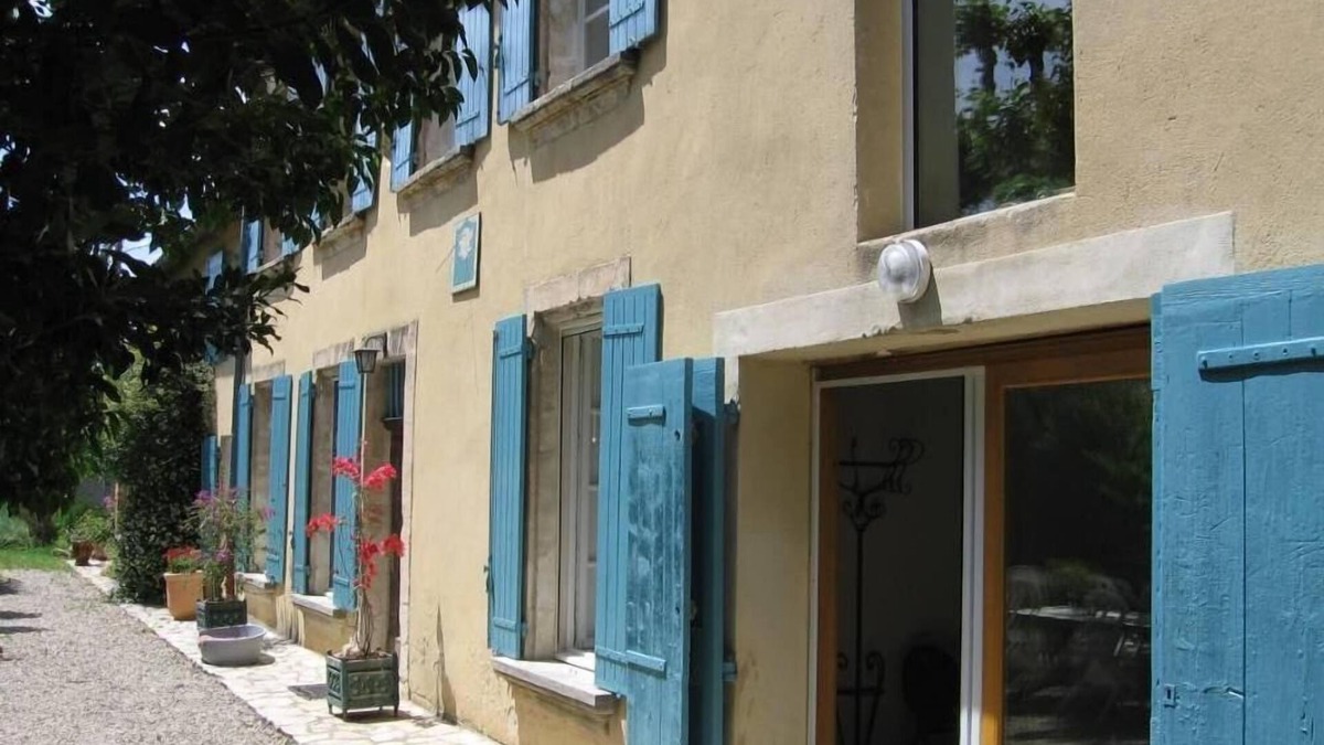 Montfavet Apartment | House with garden