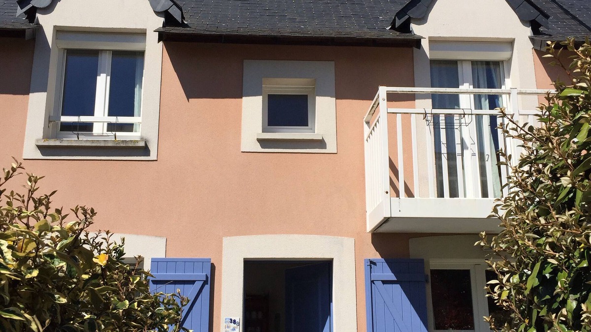 Port Guillaume House | House with garden, in residence with heated pool 200 m away, sea 400 m away.