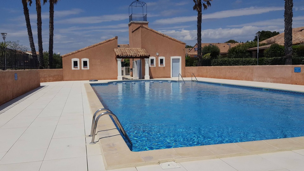 Loupian House | House with garden