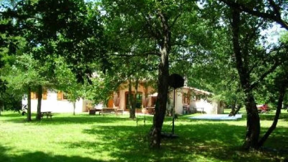 Seilh House | House with garden .