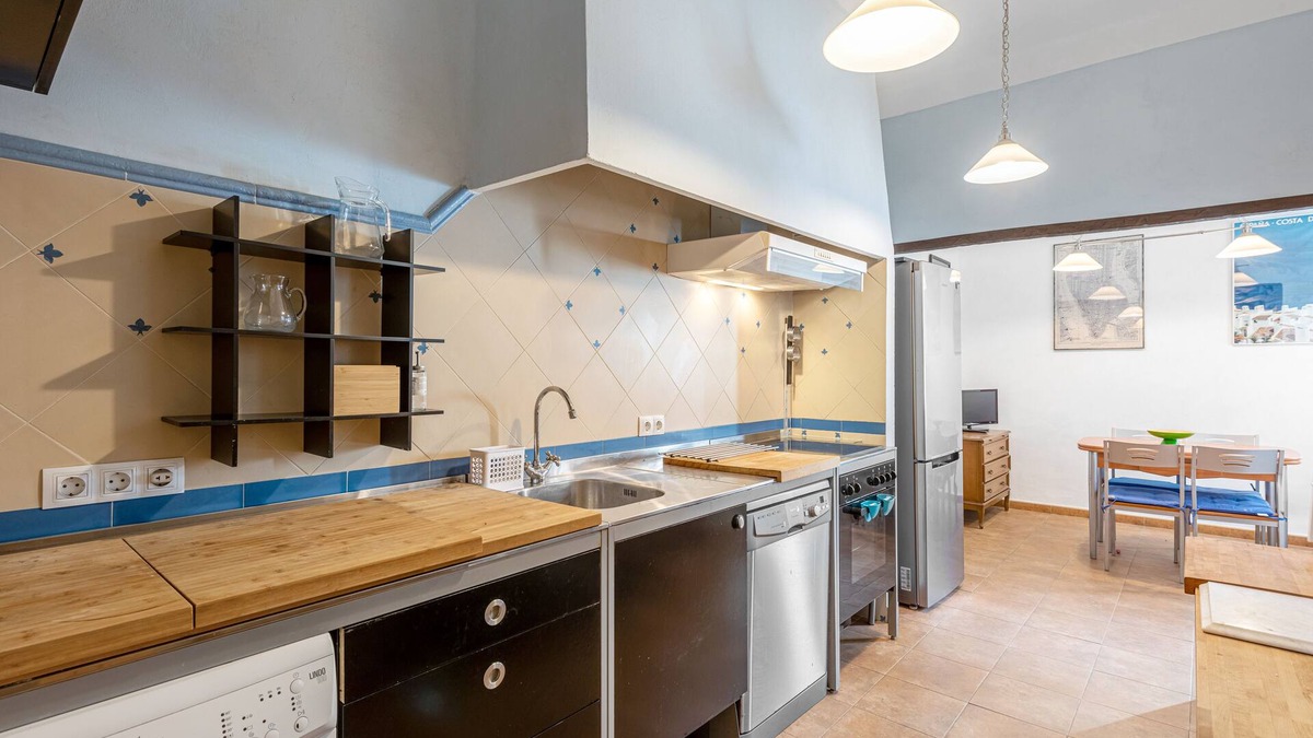 Pedregalejo House | House with garden in residential area