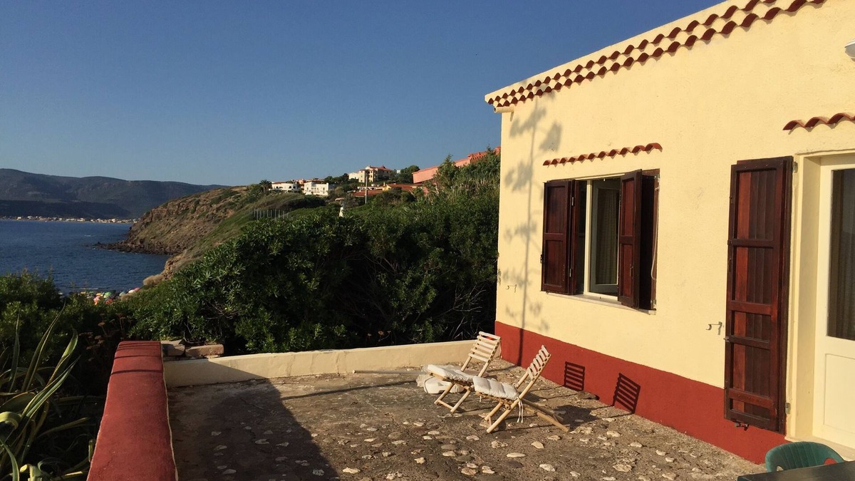 Santa Maria del Mare House | House with garden on the sea, the beach below
