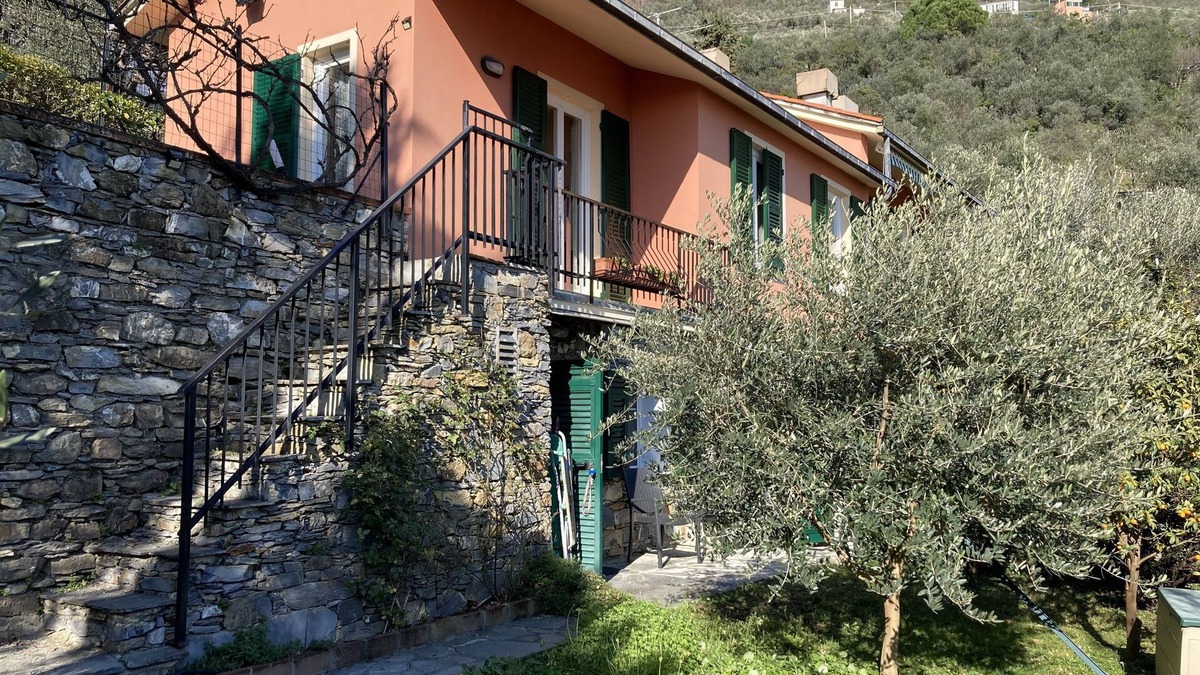 Recco House | House with garden overlooking the sea