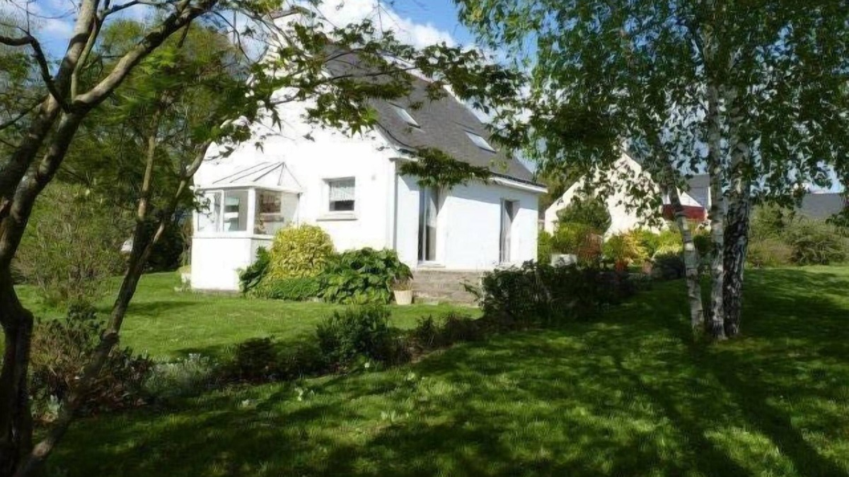 Saint-Philibert House | House with large terrace and fenced garden