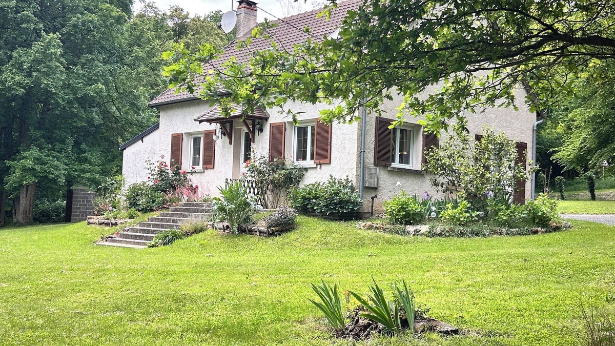 Lavenay House | House with large garden and petanque game. Ideal at any time !