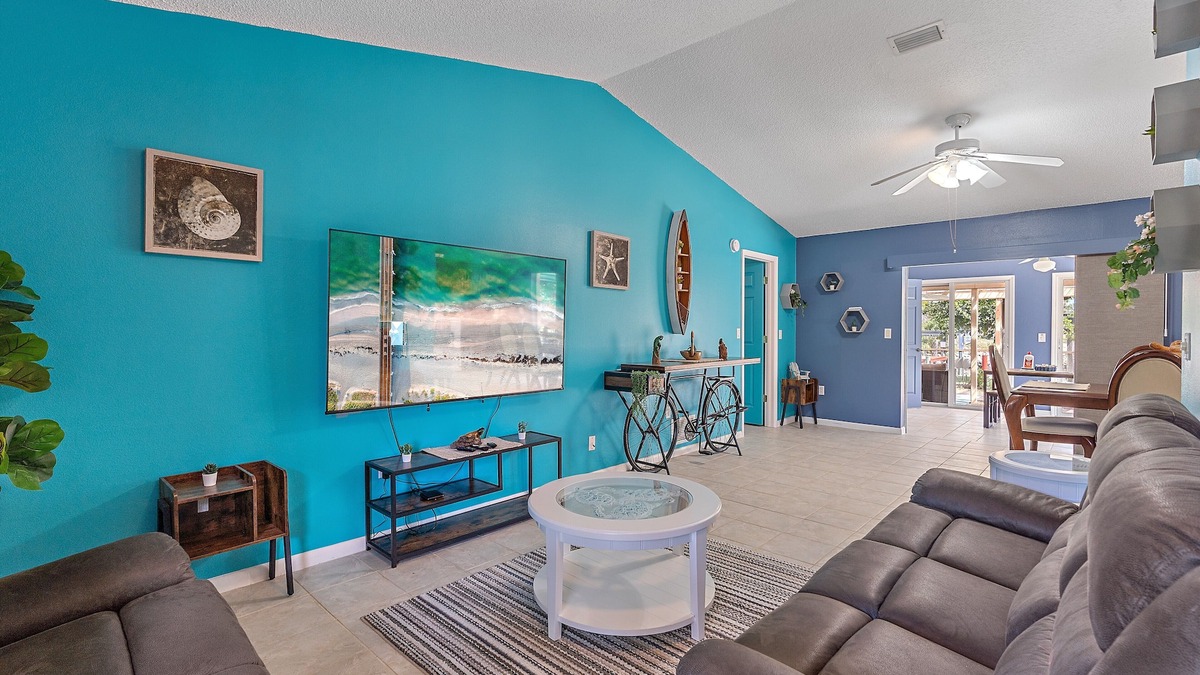 Port Charlotte House | House with outdoor pool and canal with access to the ocean, kayaks, bicycles