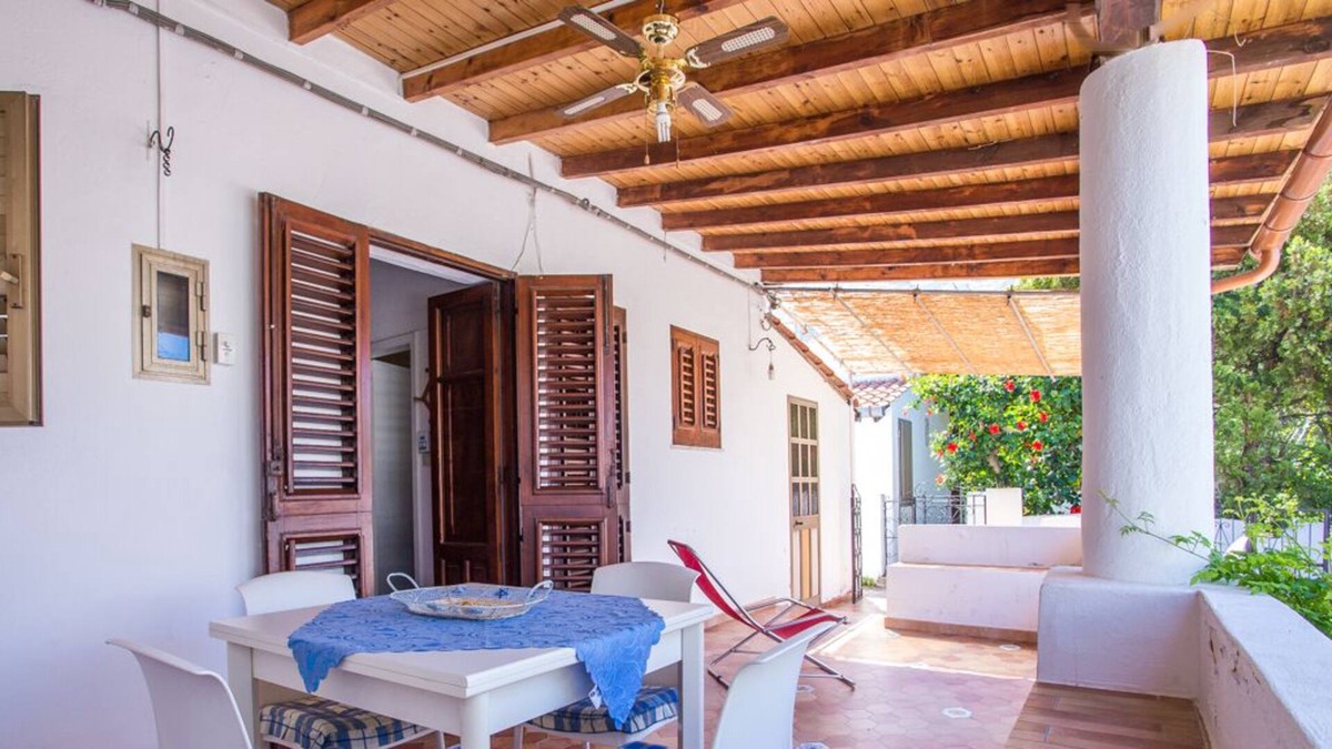 Vulcano Porto House | House with patio a few steps from the sea
