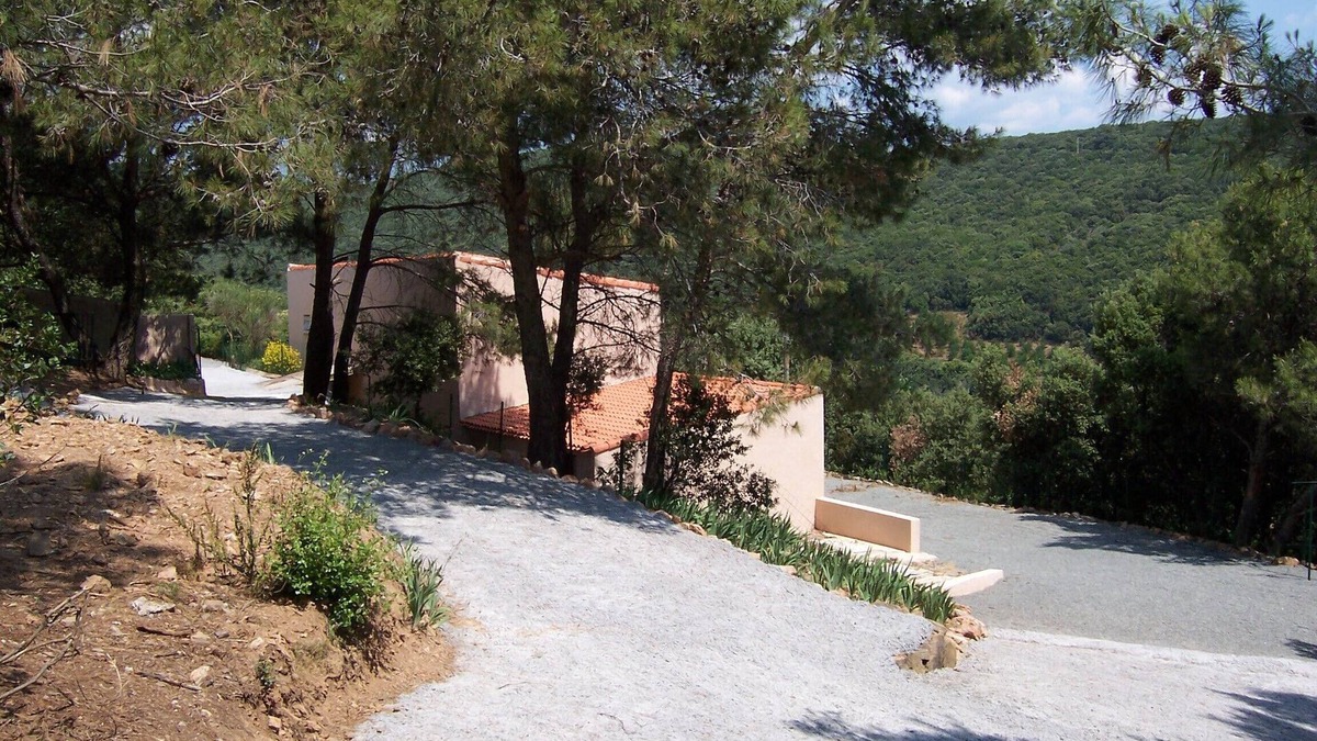 Pierrerue House | house with pool in a pretty hamlet in the middle of pines, oaks .