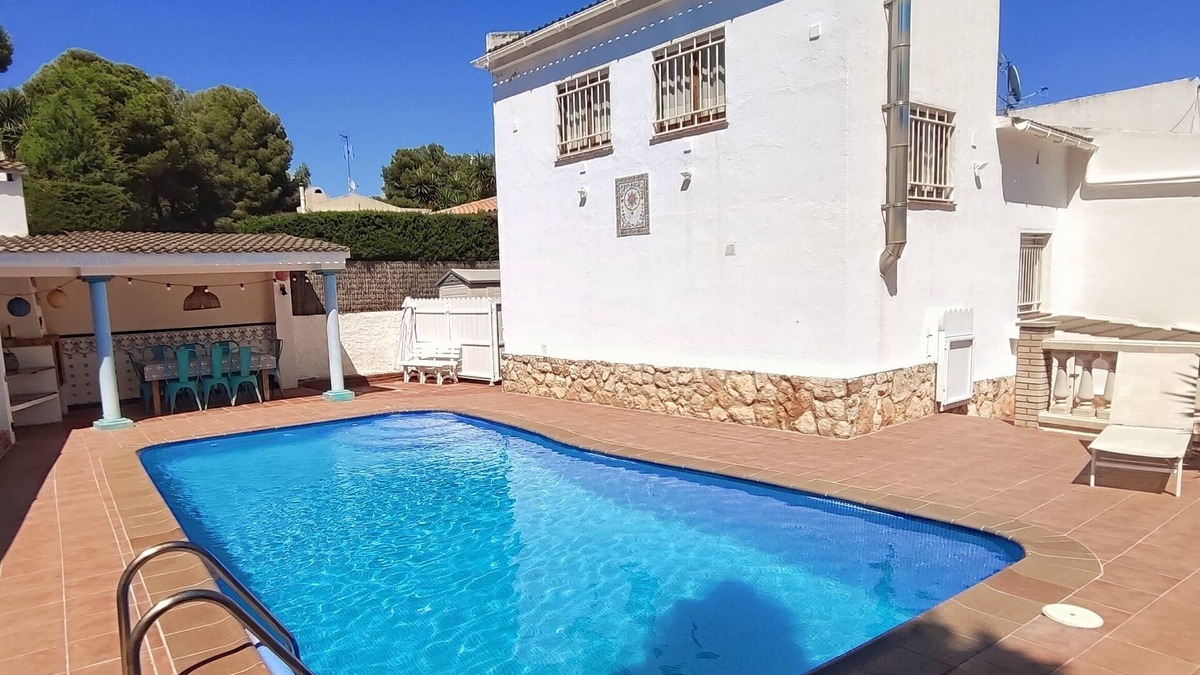 Comarruga House | House with private pool and wi. fi