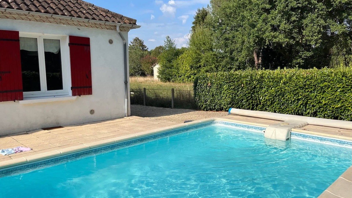 Tremolat House | House with private pool and garden near the river.