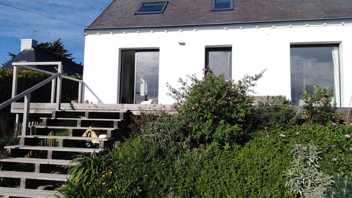 Primelin House | House with sea view, close to beaches and footpaths. Peace and quiet.