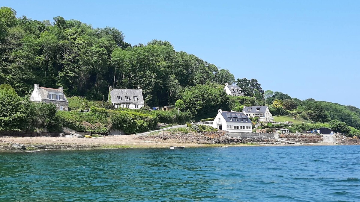 Lezardrieux House | House with sea view, foot in the water