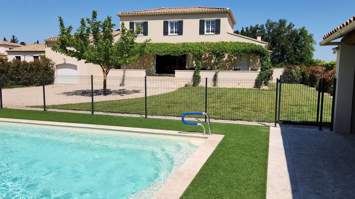 Jonquieres Villa | House with secure swimming pool