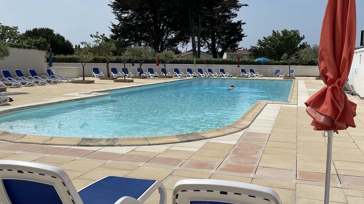 La Flotte House | House with sunny courtyard close to port, shops and beach