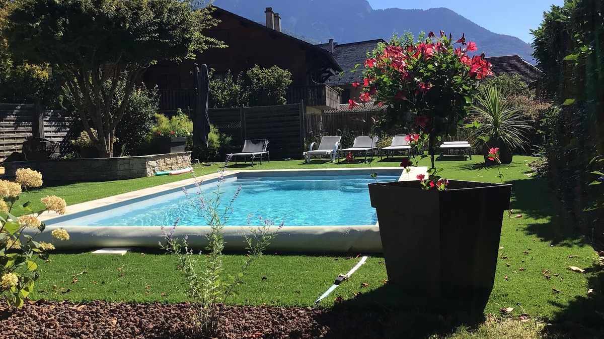 Doussard House | House with swimming pool in a quiet location close to the town center