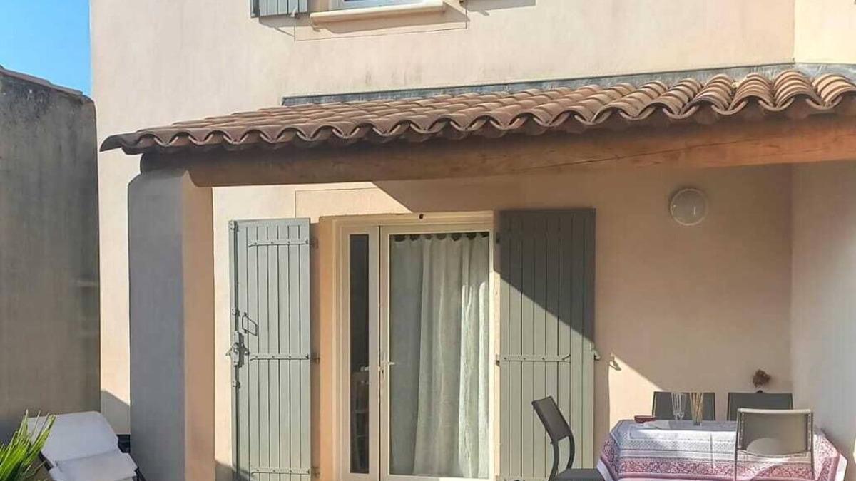 Pierrevert House | House with terrace & garden