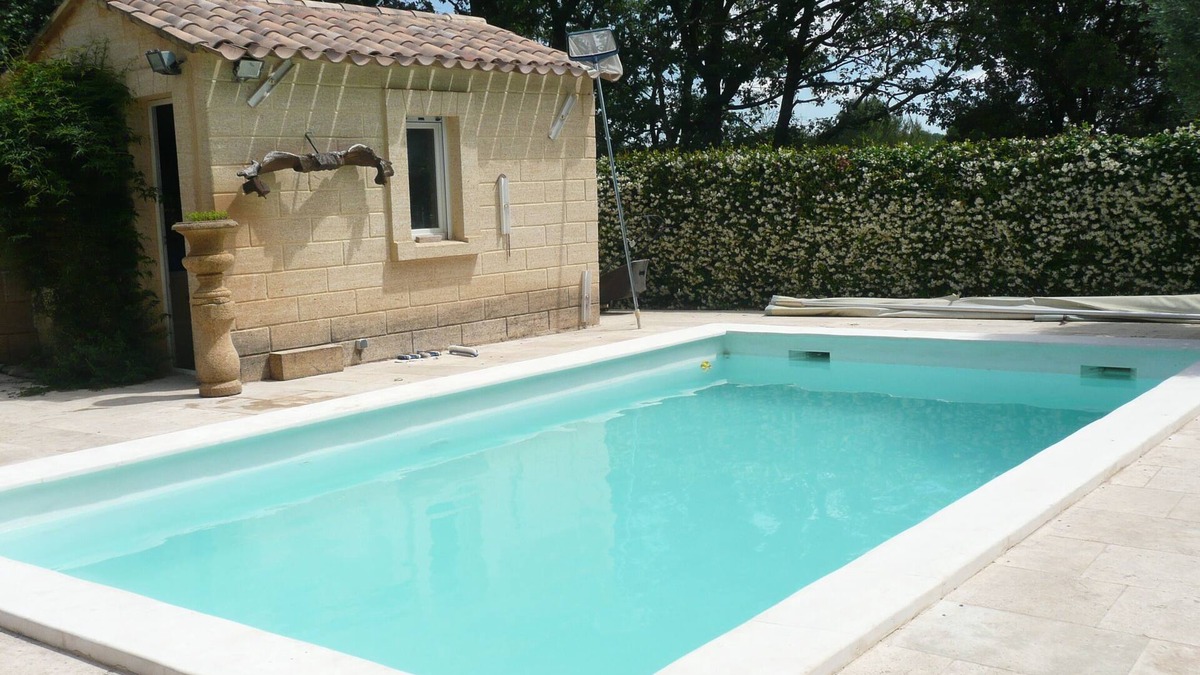 Collias House | House with terrace, garden and swimming pool and the river 10 mins walk .