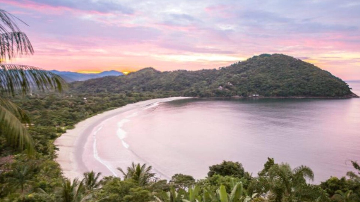 Praia Preta House | House with view to Sahy beach in Condom. 2 suites # 111. 118
