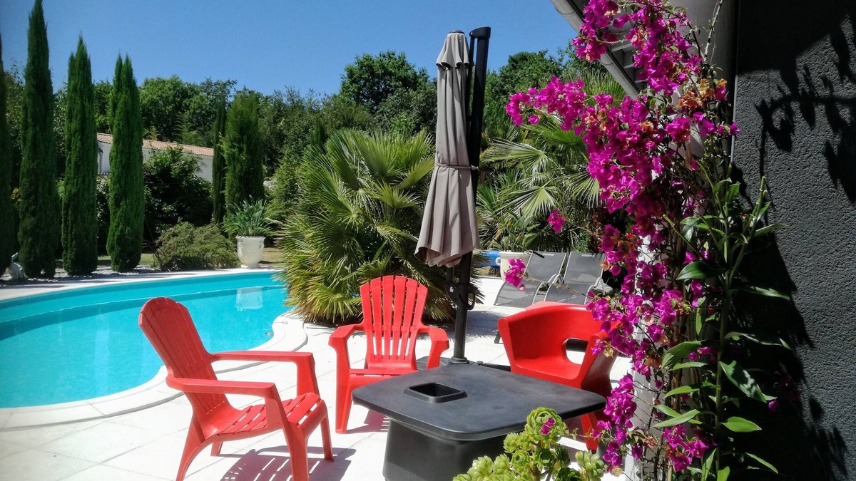 Breuillet Villa | HOUSE WOODEN VILLA MODERN DESIGN BRIGHT UPSCALE 6 KMS SEA