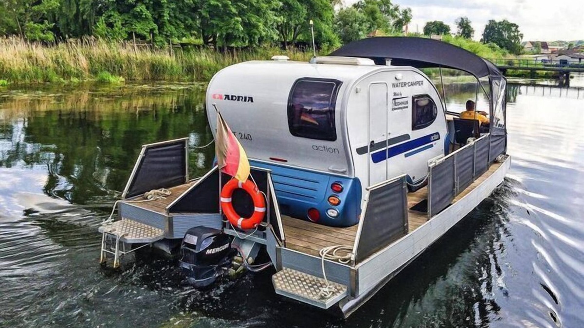 Demmin Boat Rental | Houseboat on the Peene, Demmin