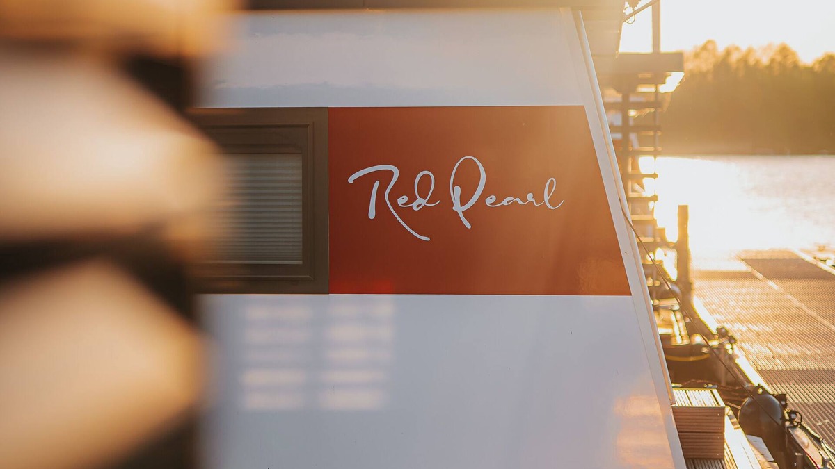 Oberhavel Boat Rental | Houseboat Red Pearl - moments of tranquility