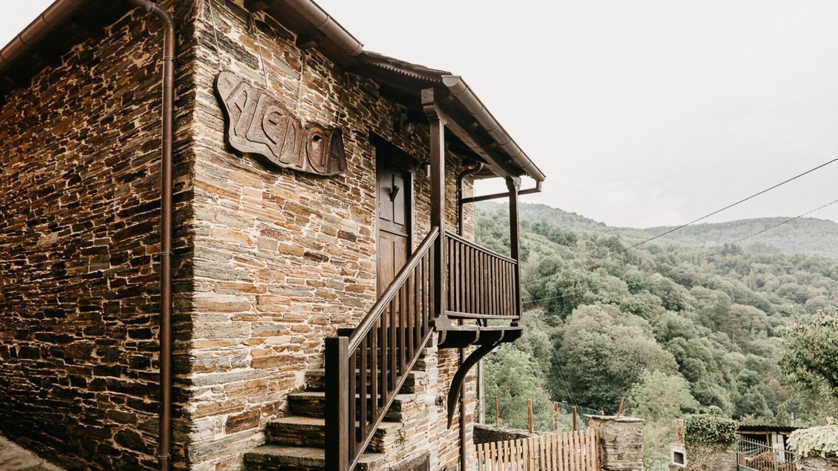 Samos Cottage | Houses of Outeiro for 2 people