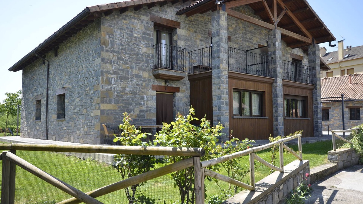 Puertolas House | Houses the Ribera. 6 standard pax. Ordesa