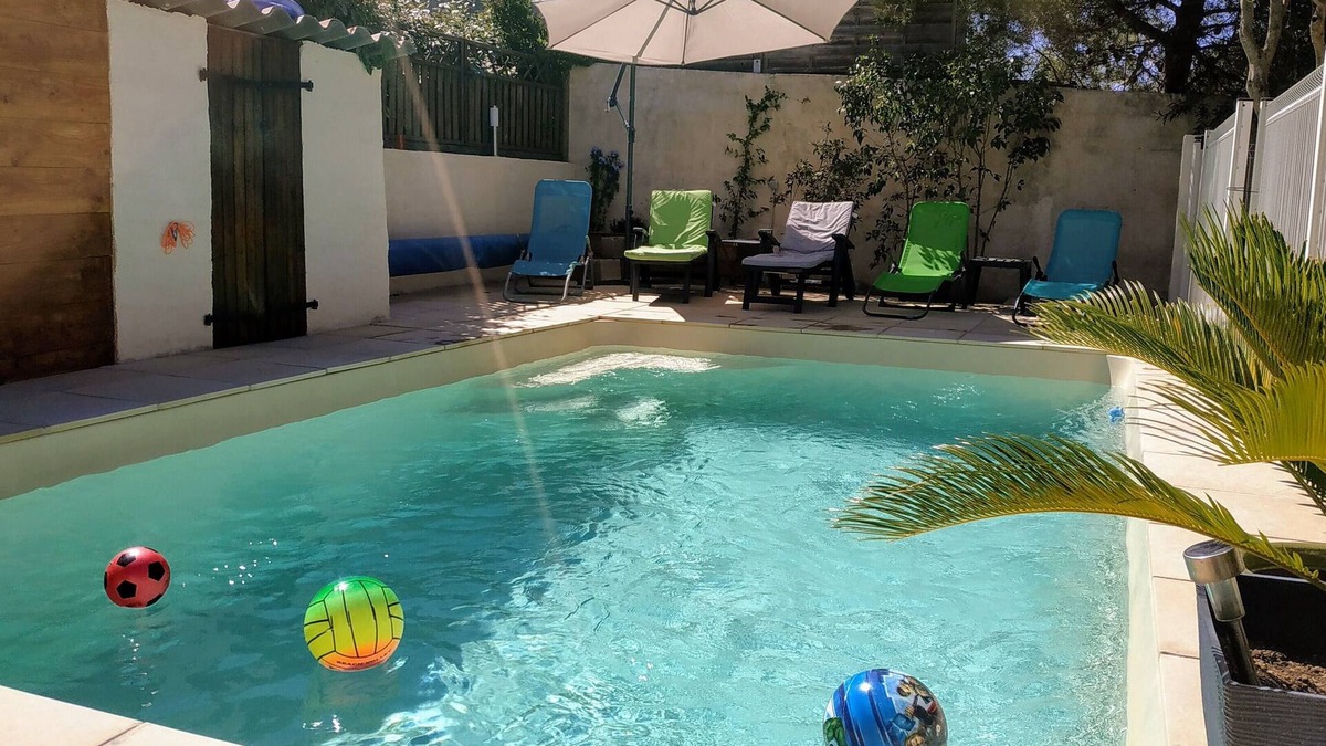 Cournonsec Villa | houses/villas - 5 rooms - 9/10 persons