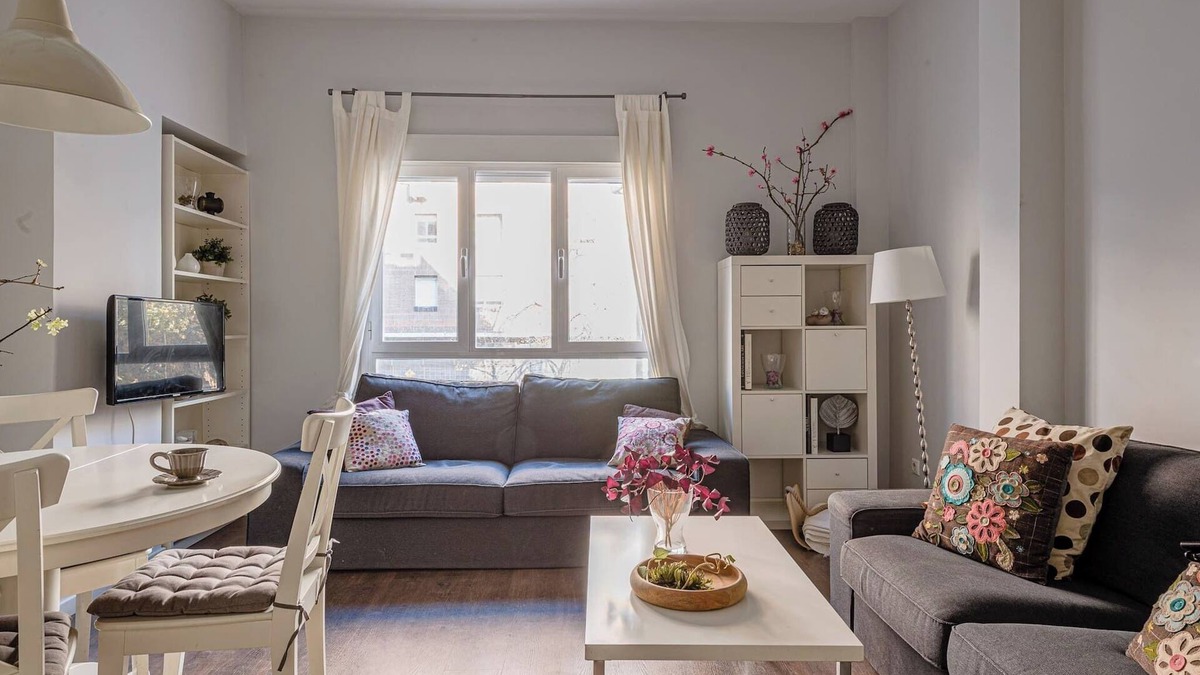 Cuatro Caminos Apartment | Housing Nuevos Ministerios I by Sharing Co