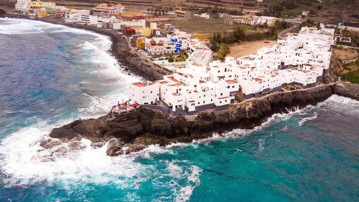 Moya House | Housing, with 2 bedrooms, kitchen, bathroom, living room and solarium.