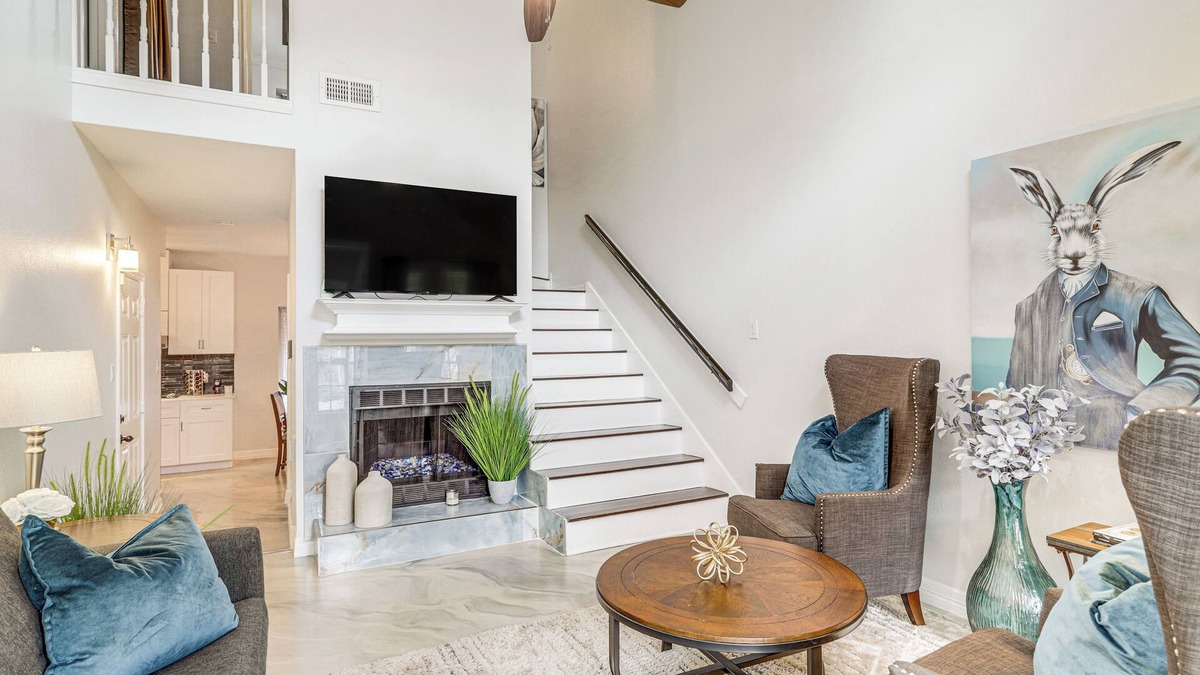Huntwick Forest House | Houston Retreat w/Smart TVs: Walk to Golf Course!