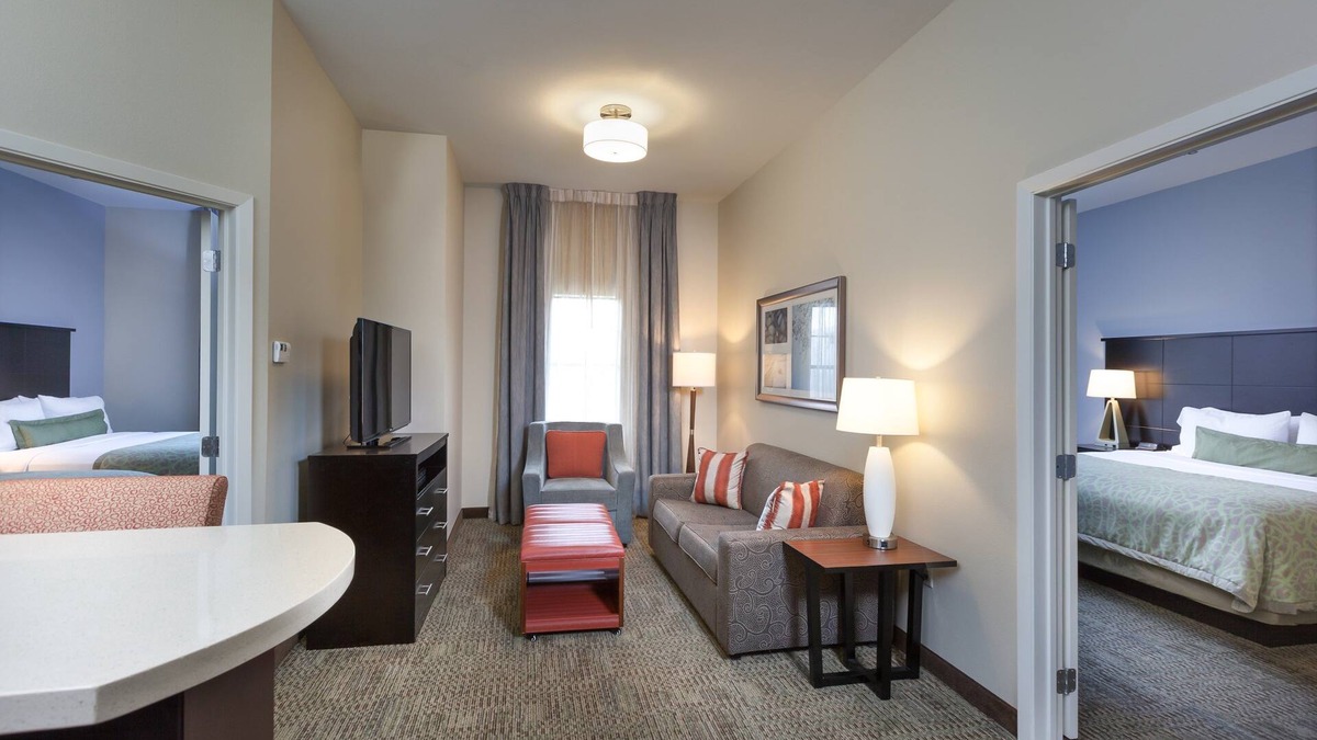 Spring Branch West Condo | Houston's Energy Corridor | Fitness Center + Outdoor Pool + Hot Tub