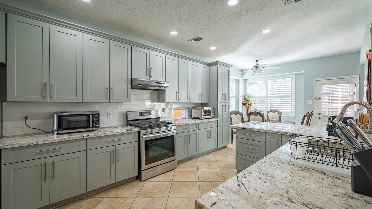 Mission Glen Estates House | Houston/Sugarland/Richmond charming spacious house 5BR/7beds/3.5BA - Asian town