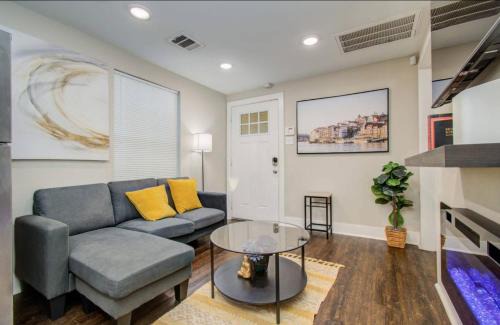 Greater East End House | Houston Townhouse-two bedroom