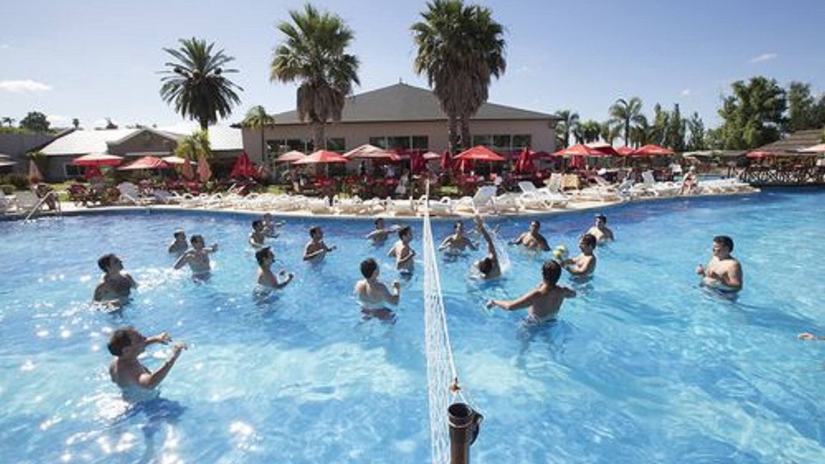 San Pedro Hotel | Howard Johnson by Wyndham San Pedro Resort & Marina