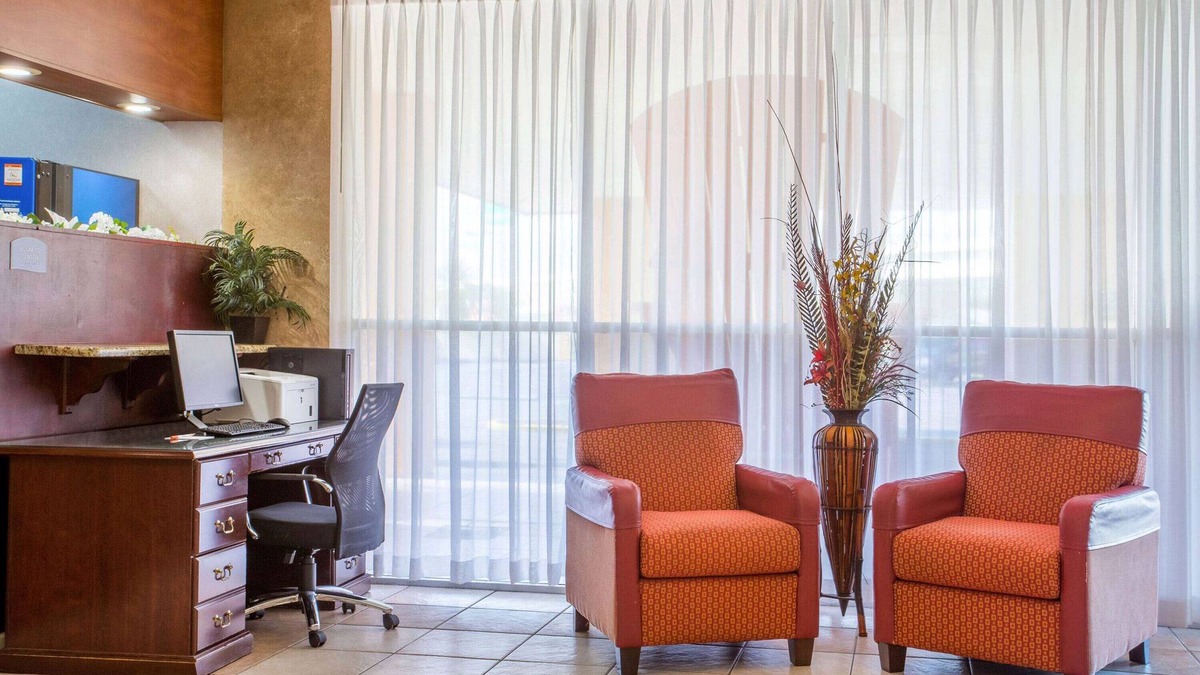 Lakeland Hotel | Howard Johnson by Wyndham Lakeland
