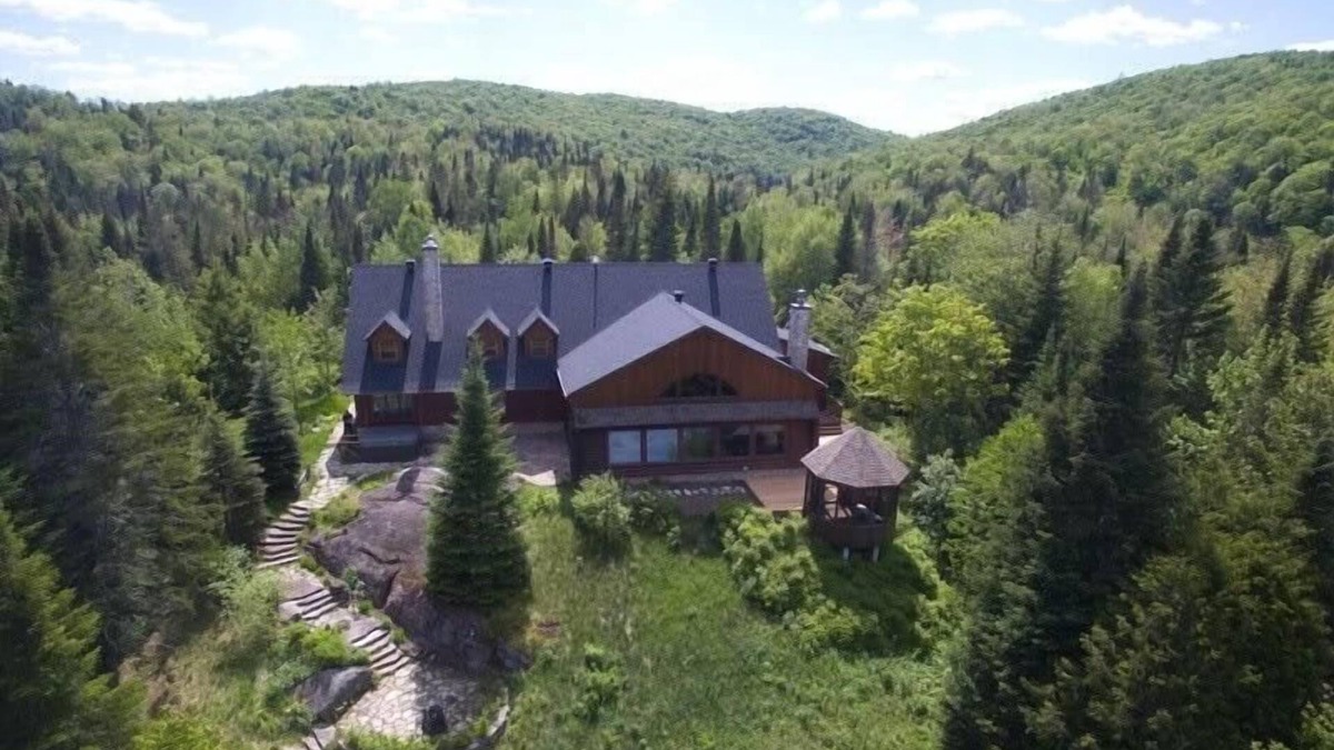 St-Adolphe-d'Howard Ski Chalet | Howard Lodge- large group accomodation